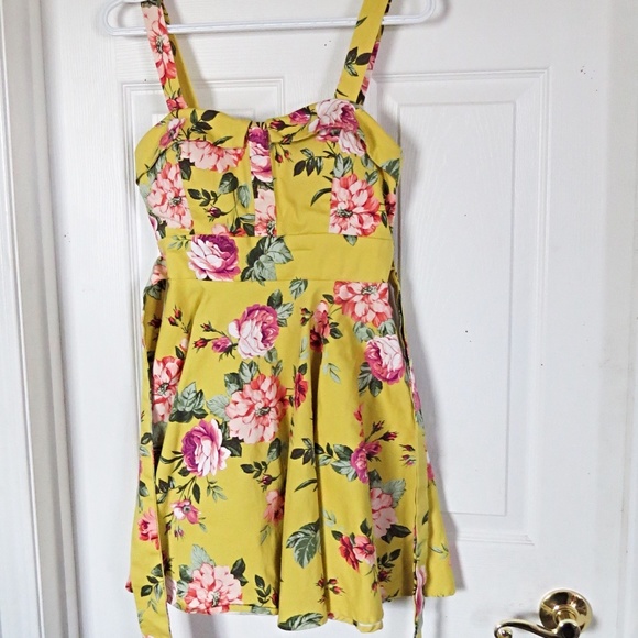 IXIA Women's Floral Pinup Cute Summer Dress- Size Large - Picture 1 of 4